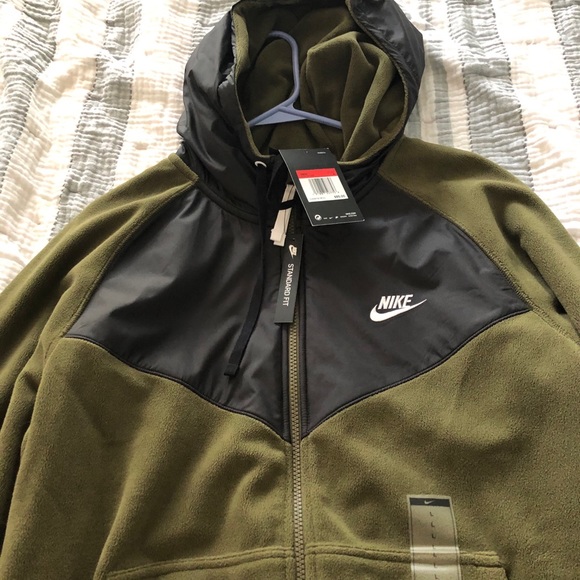 Nike size large. Brand new with tag - Picture 2 of 2